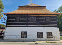 Oprava střešní krytiny včetně konstrukce krovu na muzeu K. H. Máchy v&nbsp;Doksech 